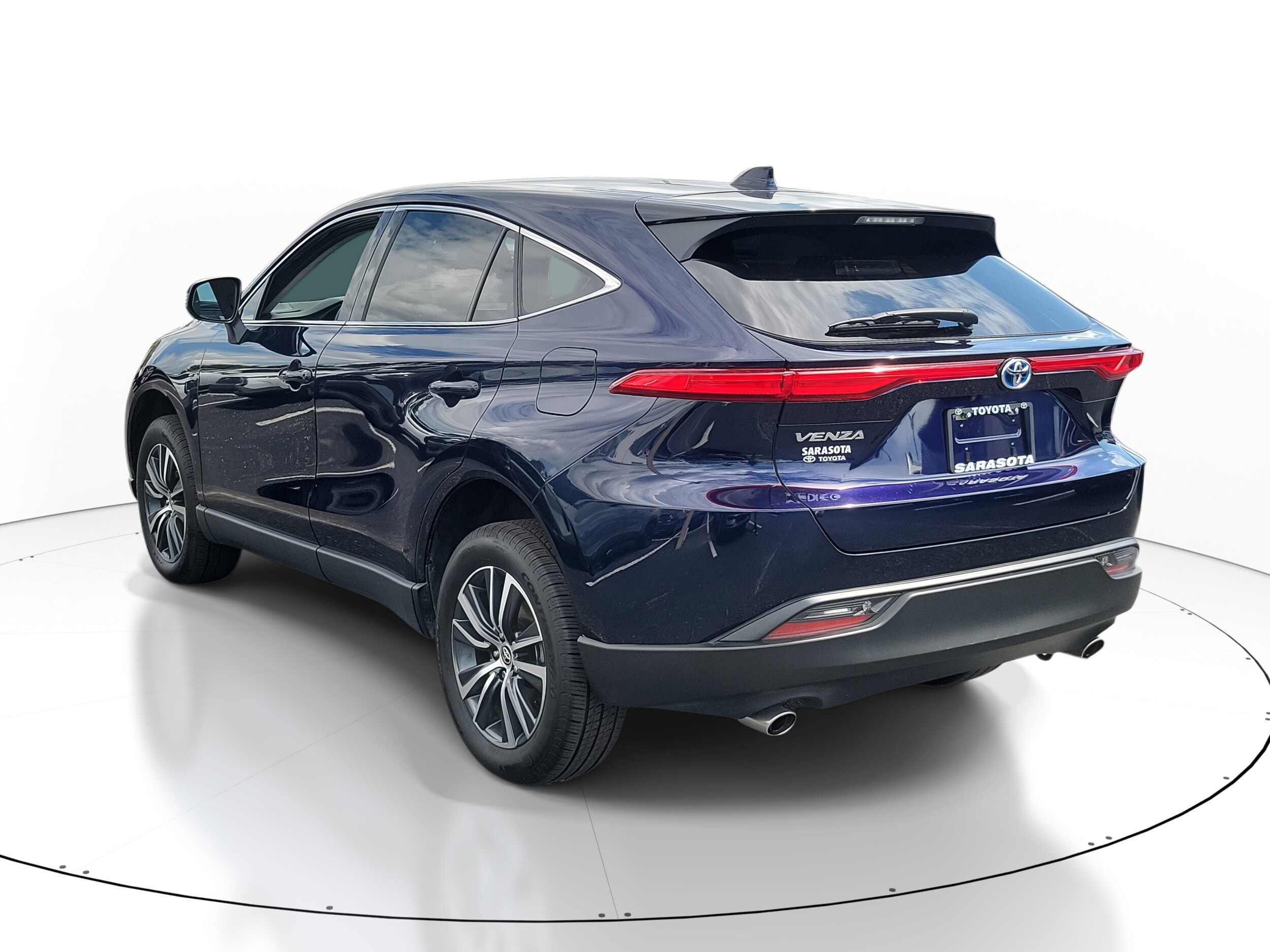 2023 Toyota Venza LE photo 4