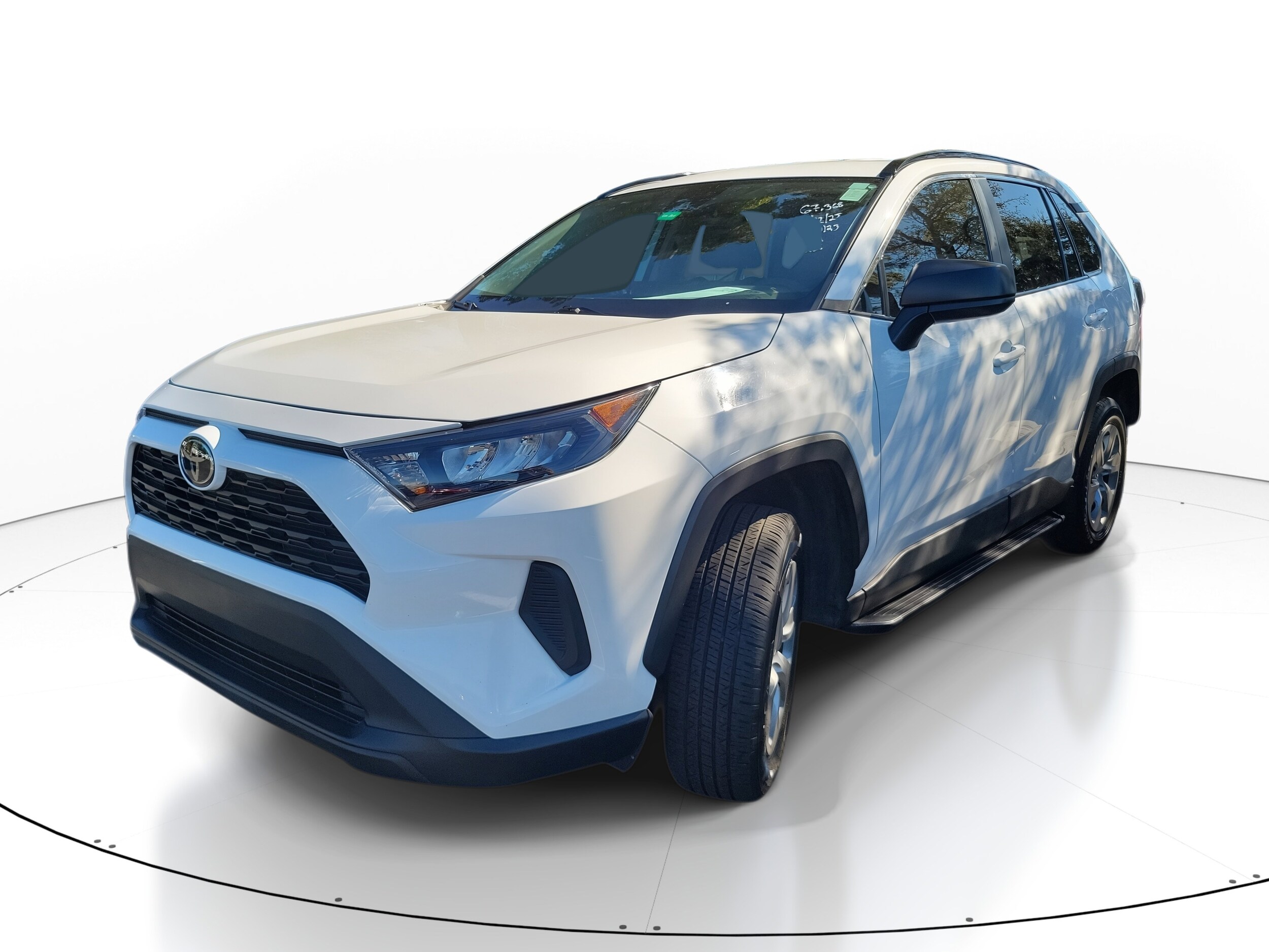 2021 Toyota RAV4 LE photo 3