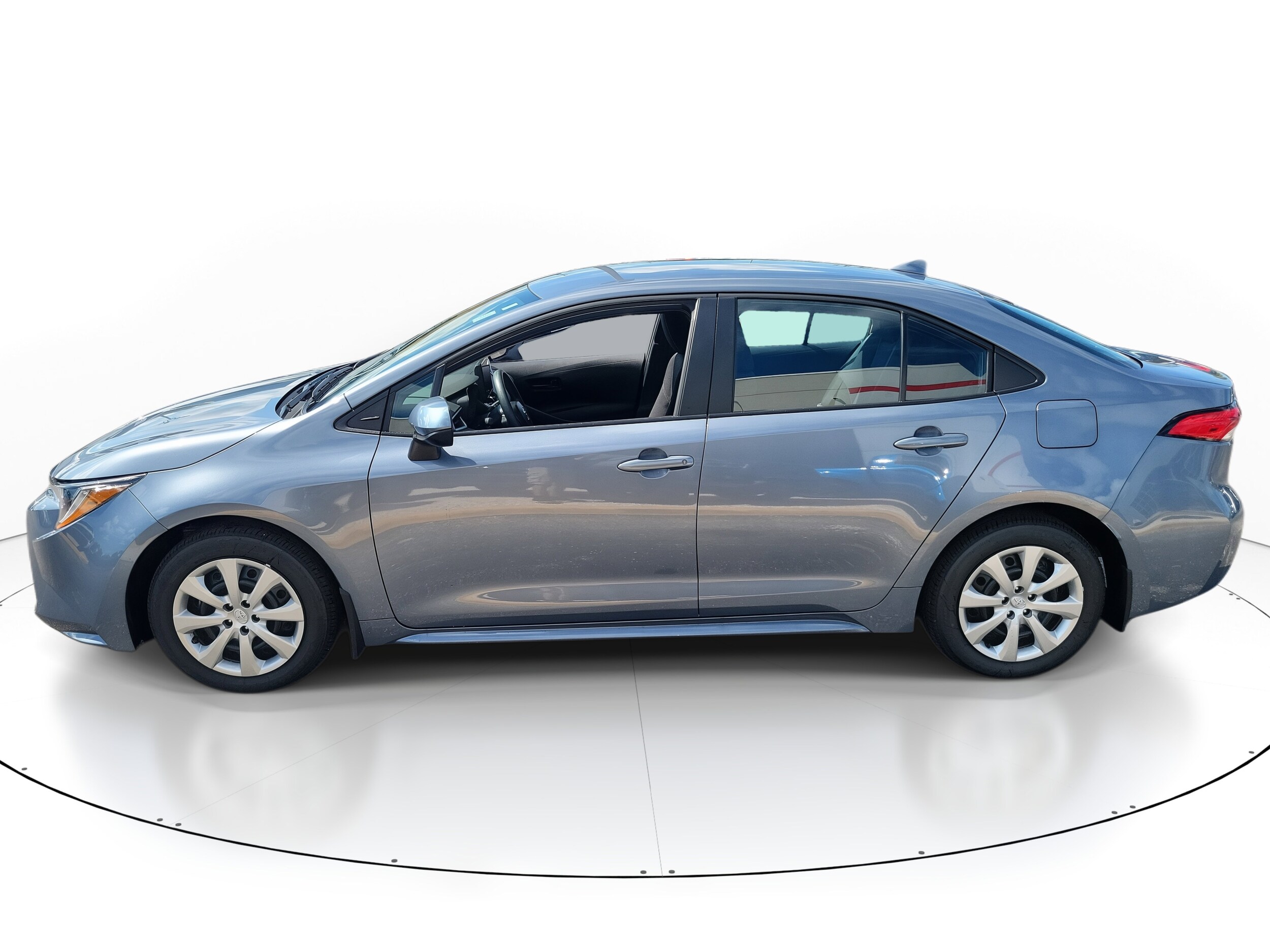 2025 Toyota Corolla LE photo 3