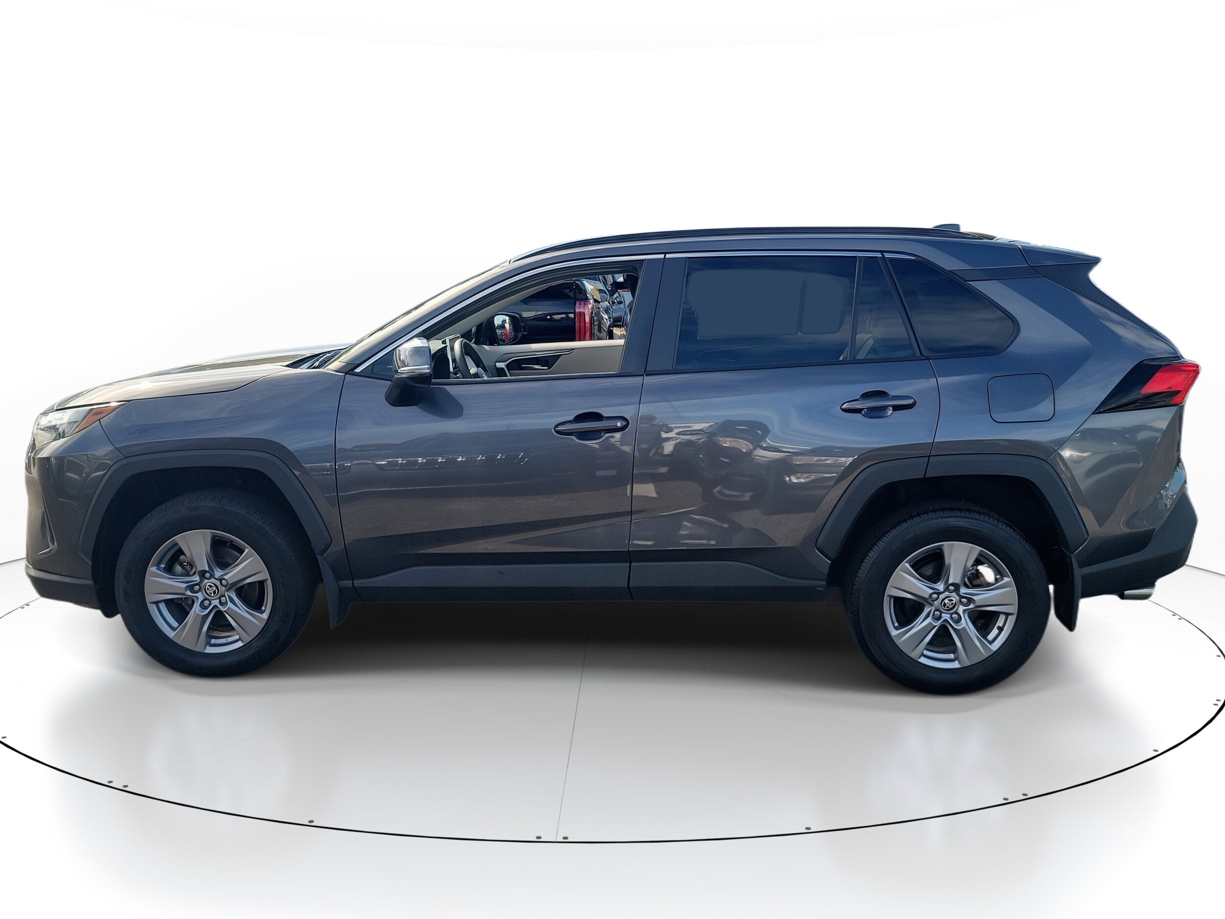 2024 Toyota RAV4 XLE photo 3