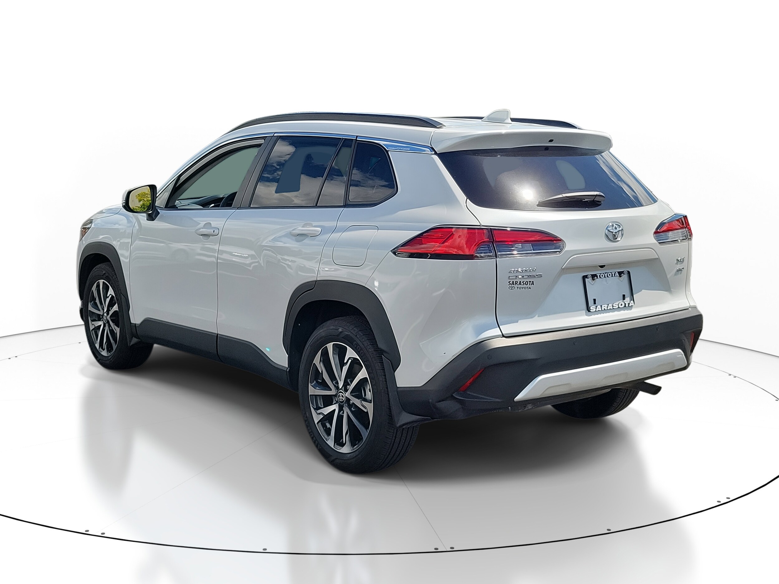 2024 Toyota Corolla Cross XLE photo 3