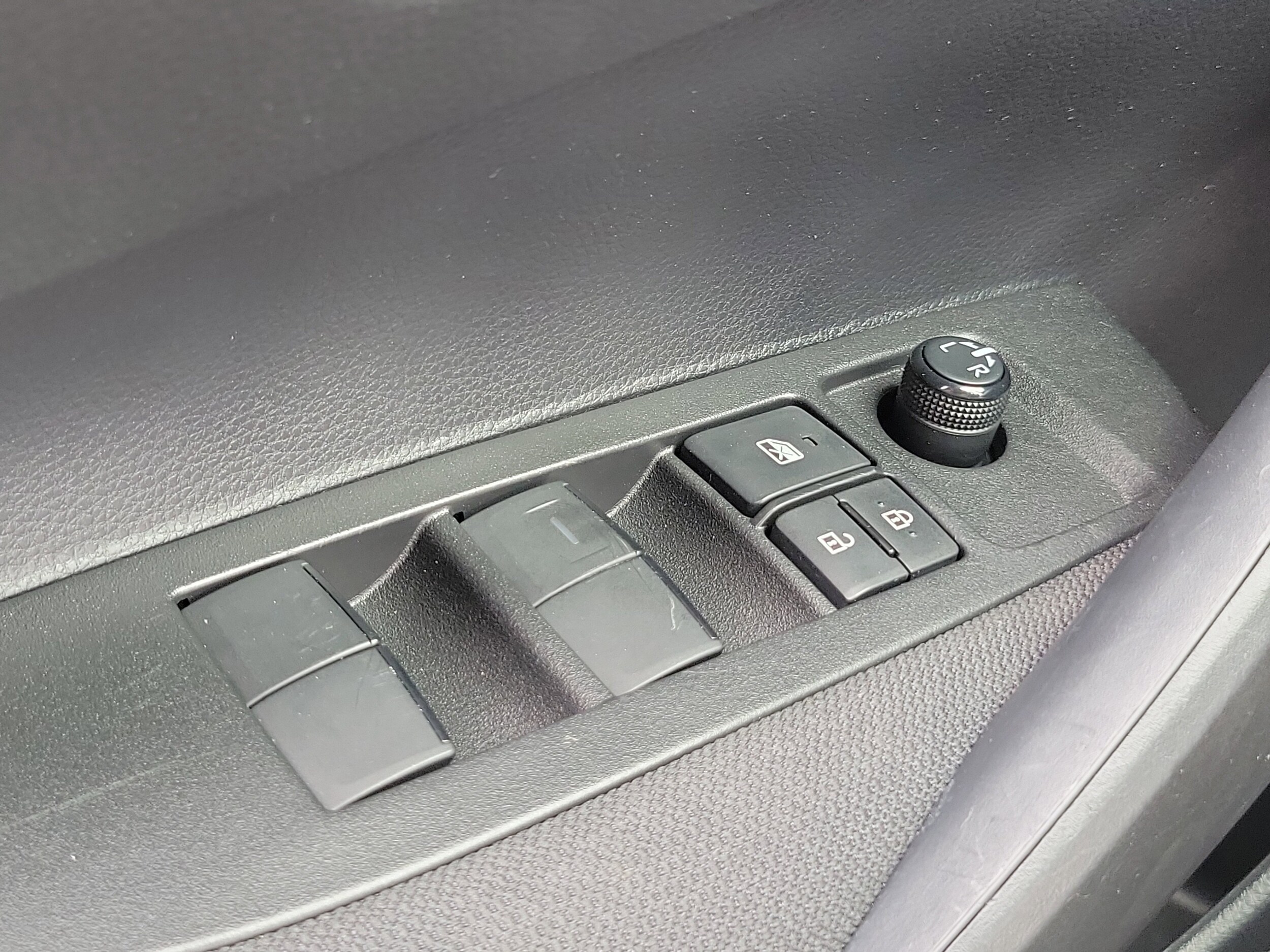 2023 Toyota Corolla LE - Photo 25