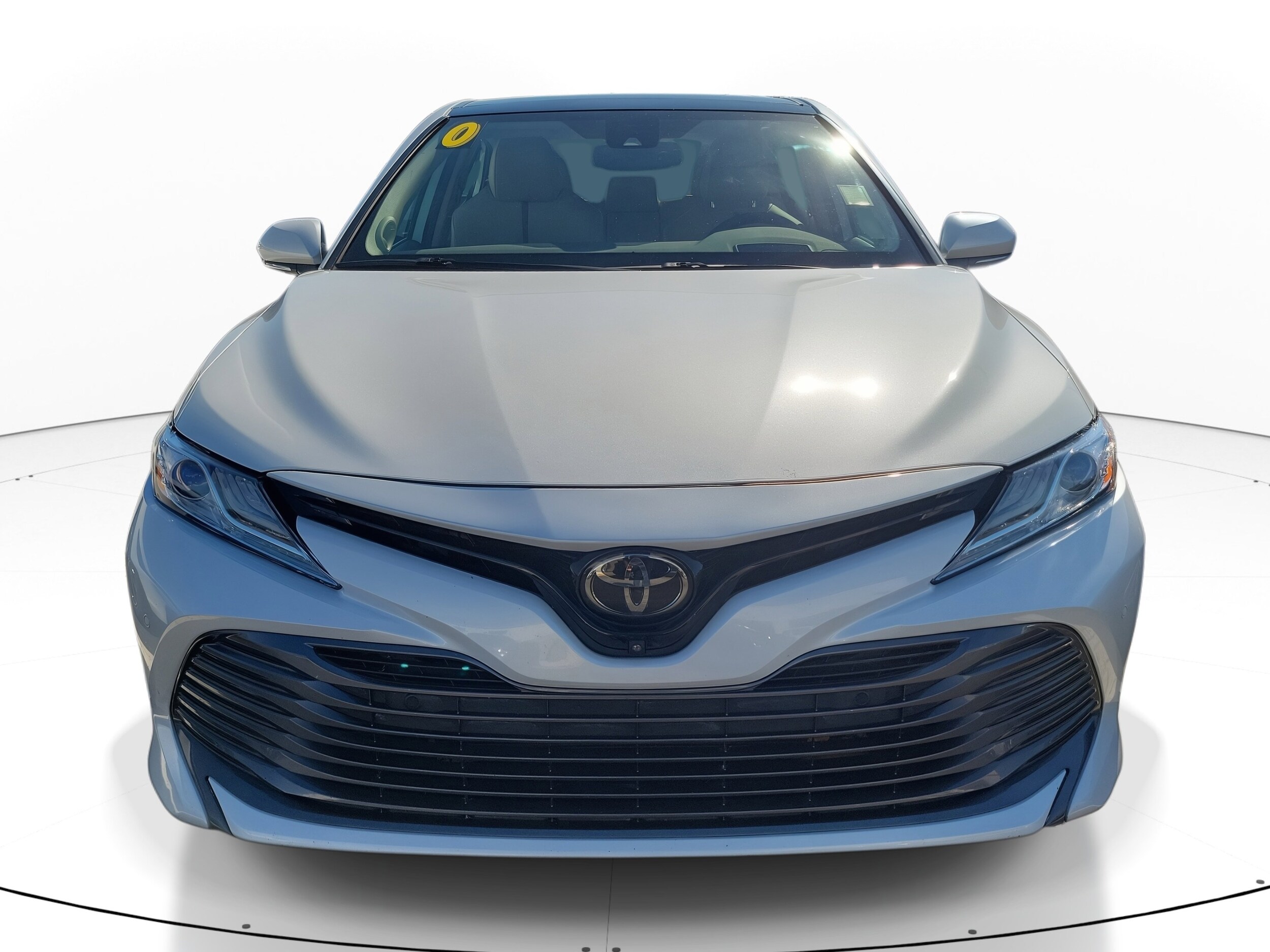 2020 Toyota Camry XLE photo 2