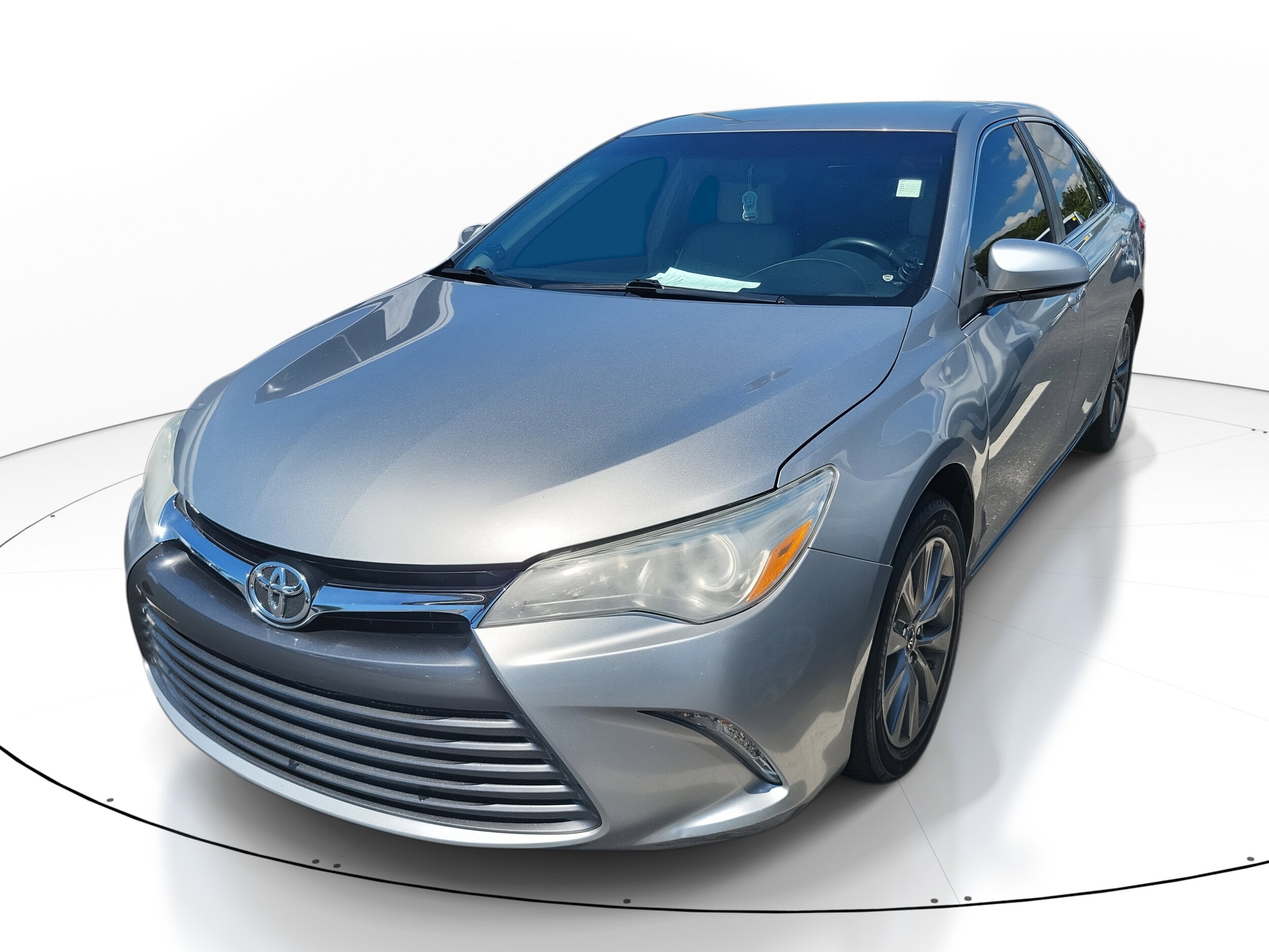 2016 Toyota Camry LE photo 3
