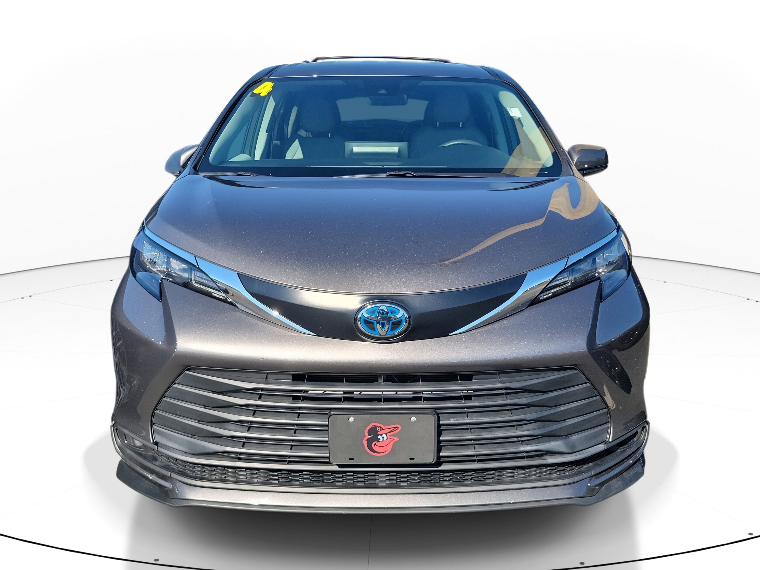 2024 Toyota Sienna LE photo 2