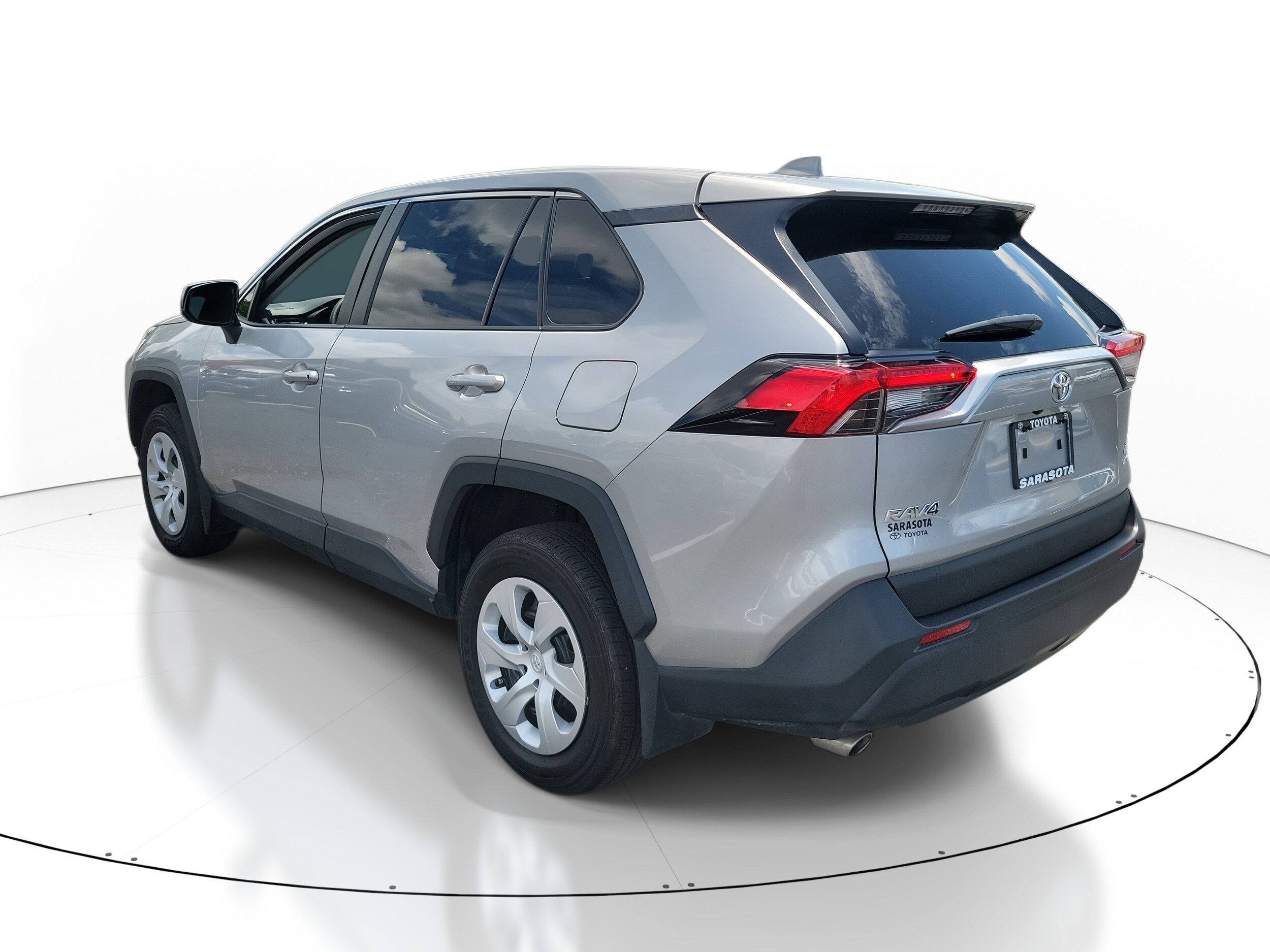 2024 Toyota RAV4 LE photo 4