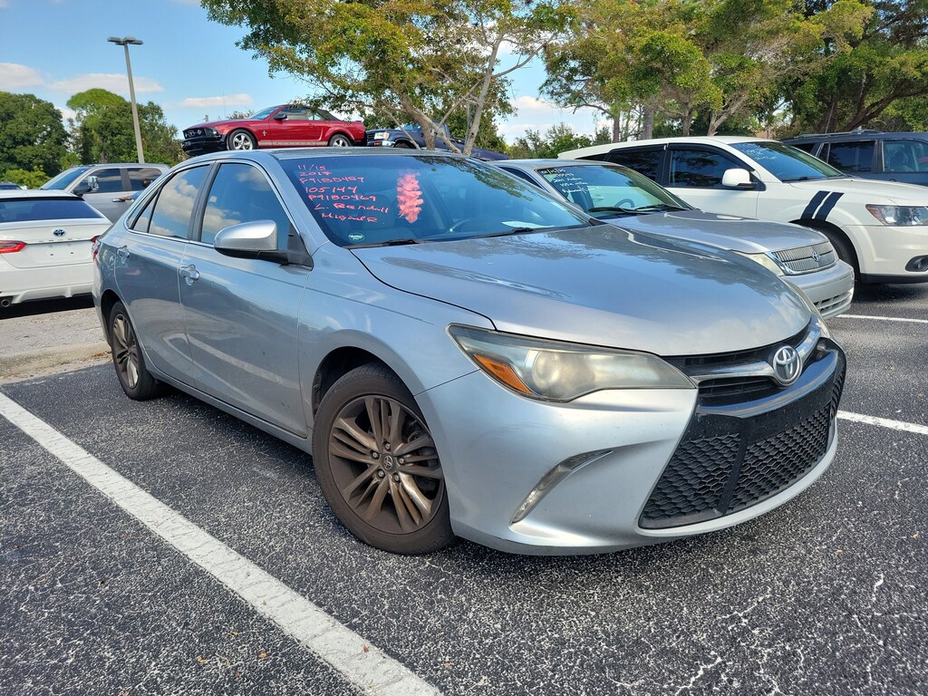 Used 2017 Toyota Camry SE Sedan