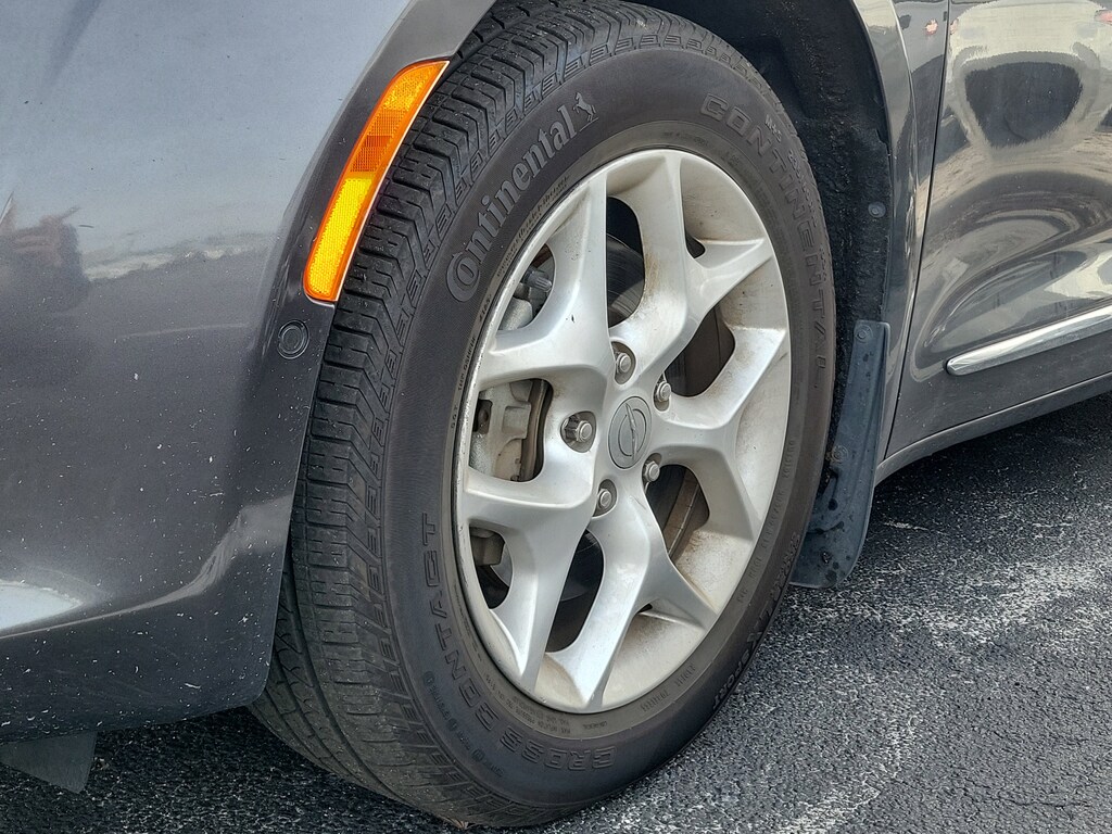 Used 2020 Chrysler Pacifica Touring L Van Passenger Van