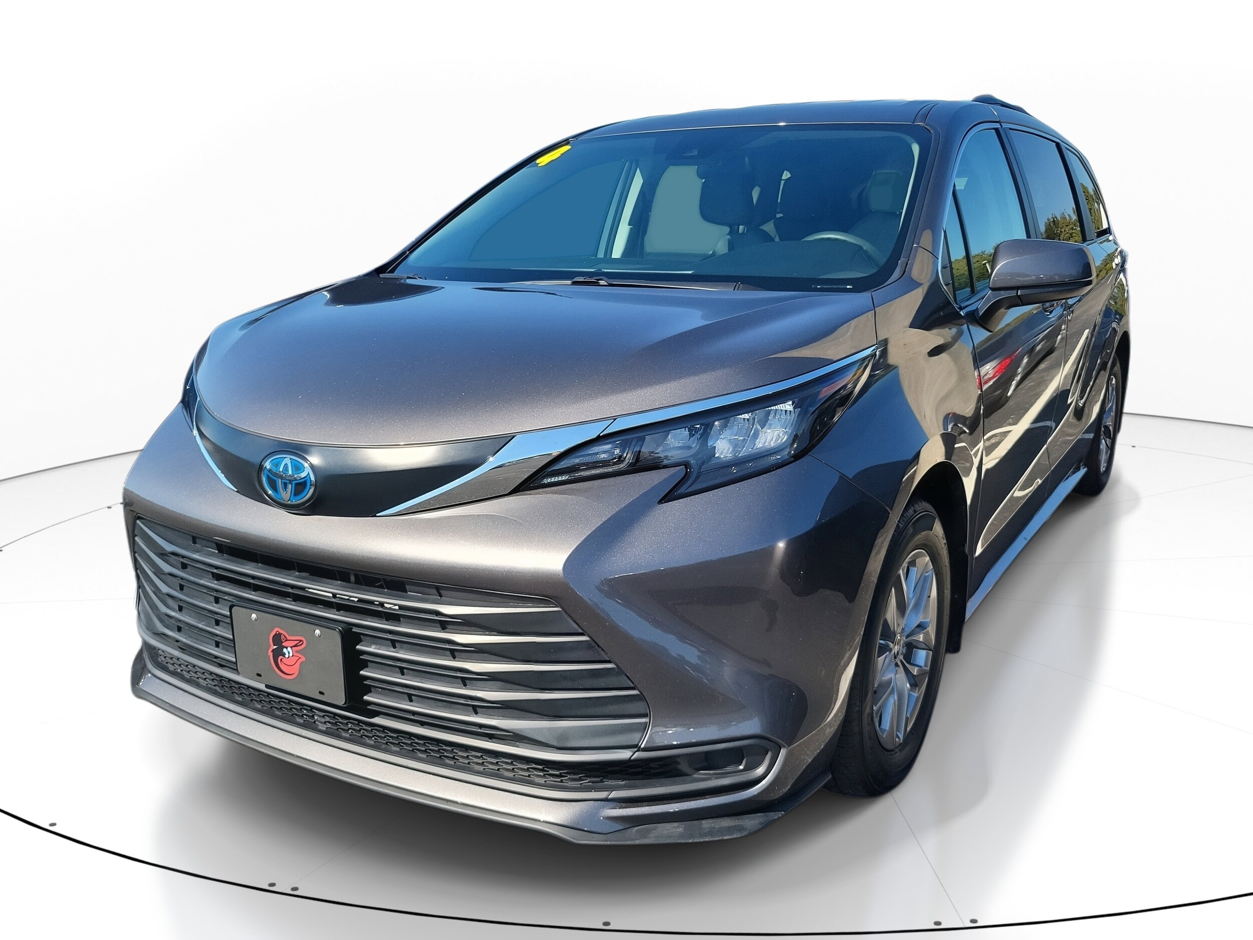2024 Toyota Sienna LE photo 3