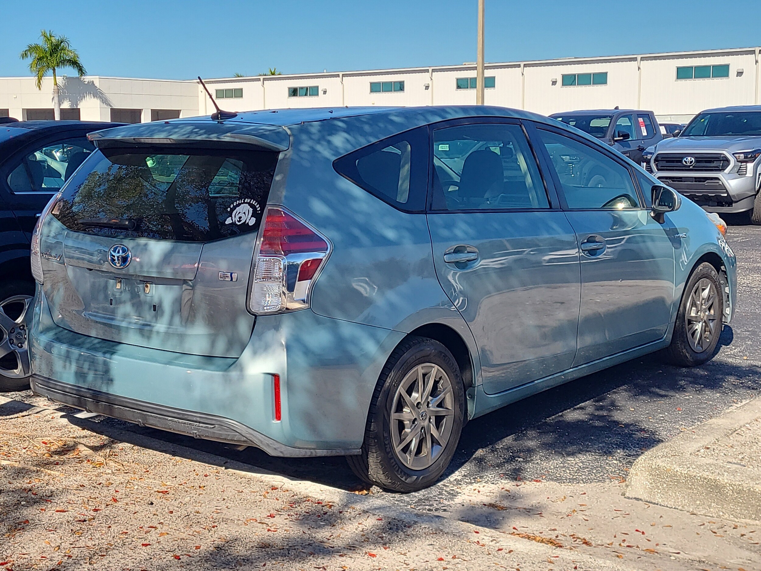 2015 Toyota Prius v Five - Photo 6
