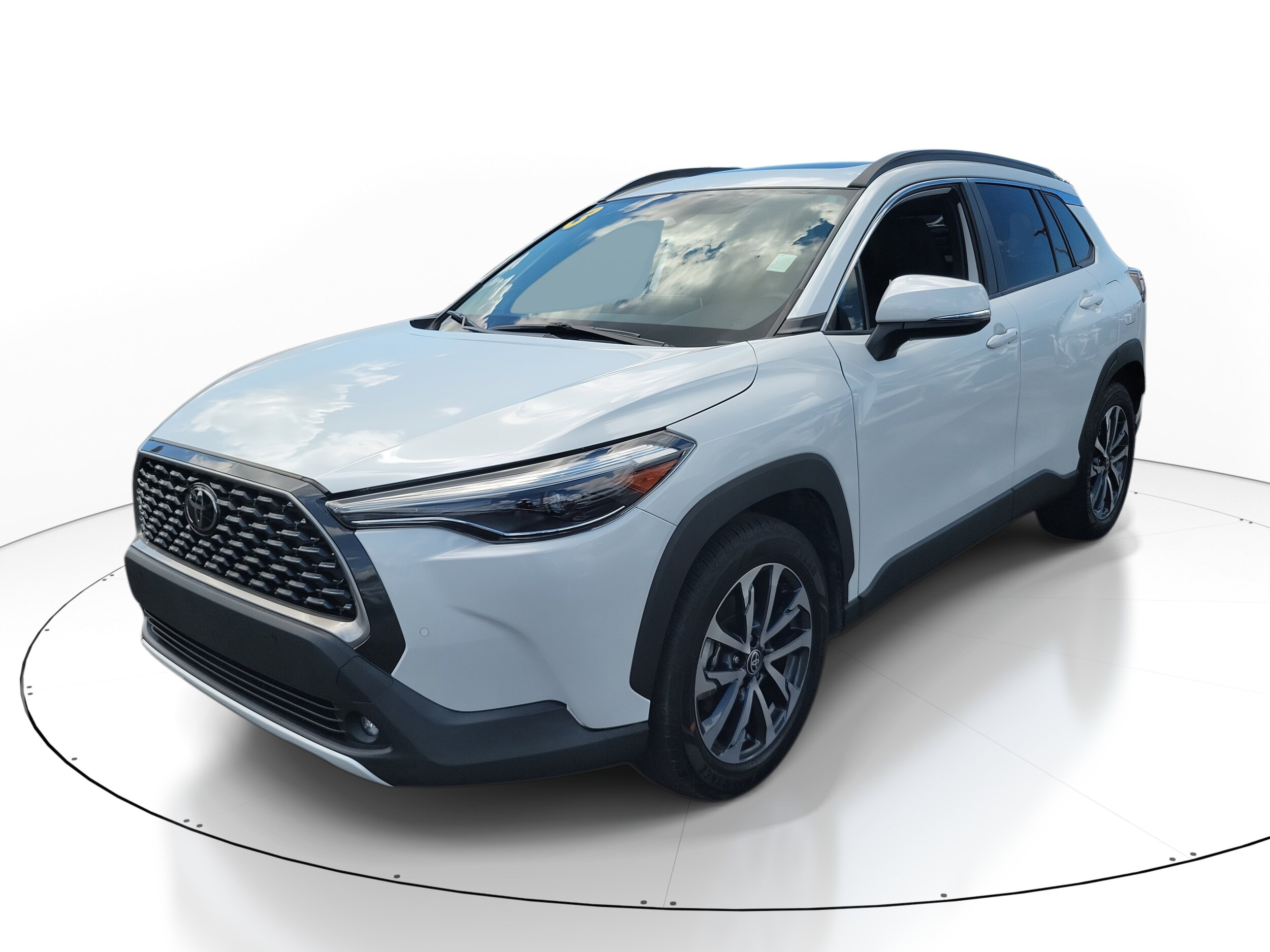 2023 Toyota Corolla Cross XLE photo 2