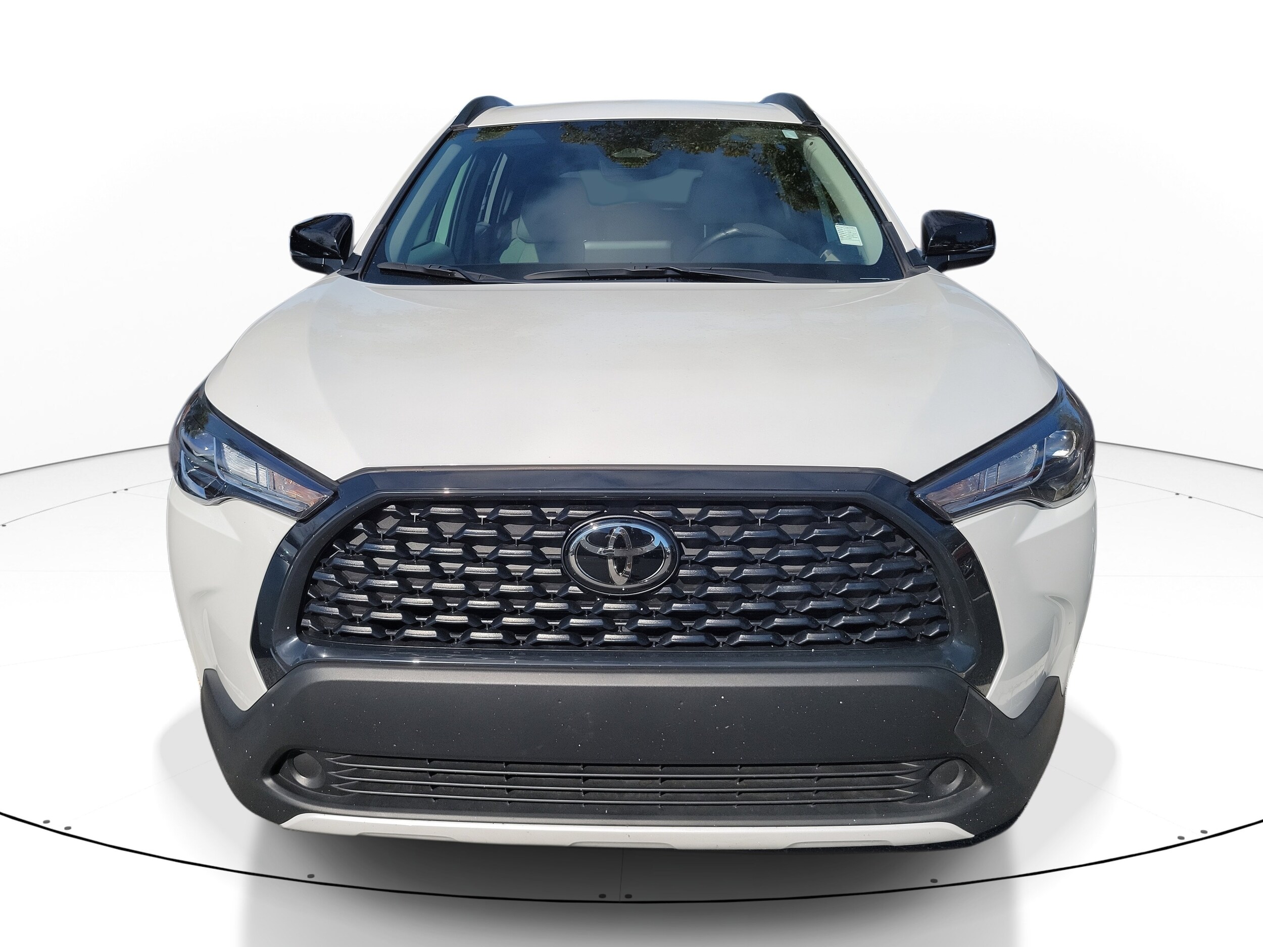 2025 Toyota Corolla Cross LE photo 2