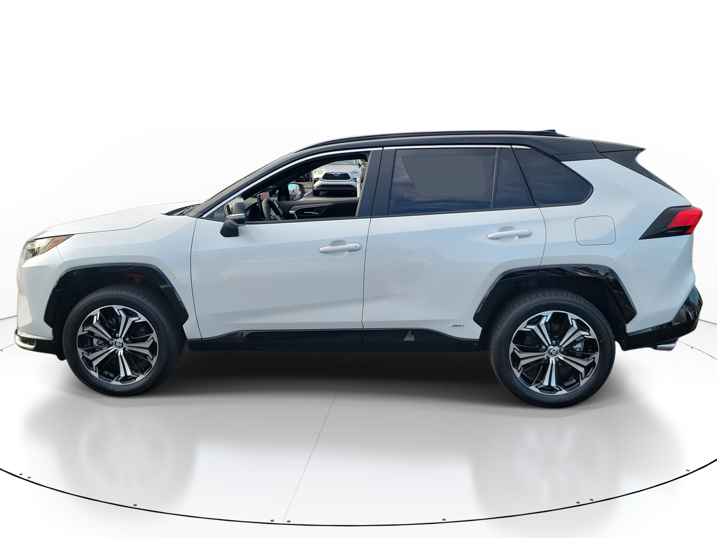 2025 Toyota RAV4 Hybrid XSE photo 3