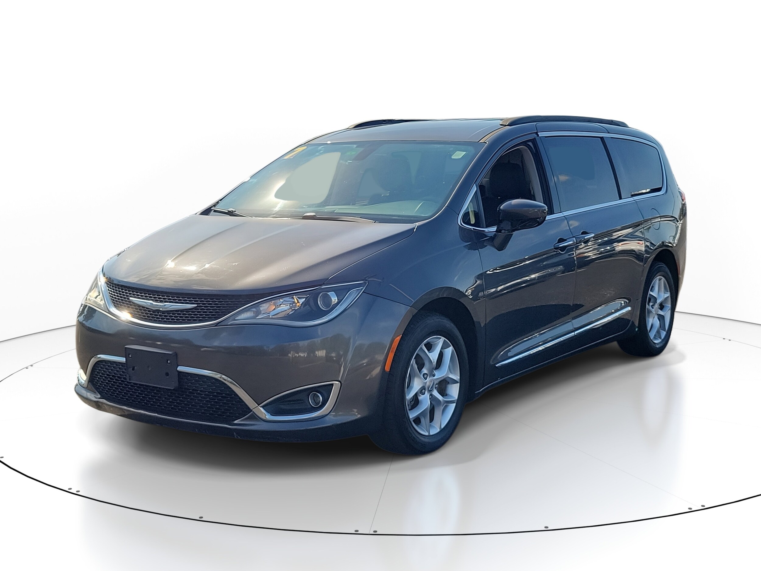 2017 Chrysler Pacifica Touring L photo 2