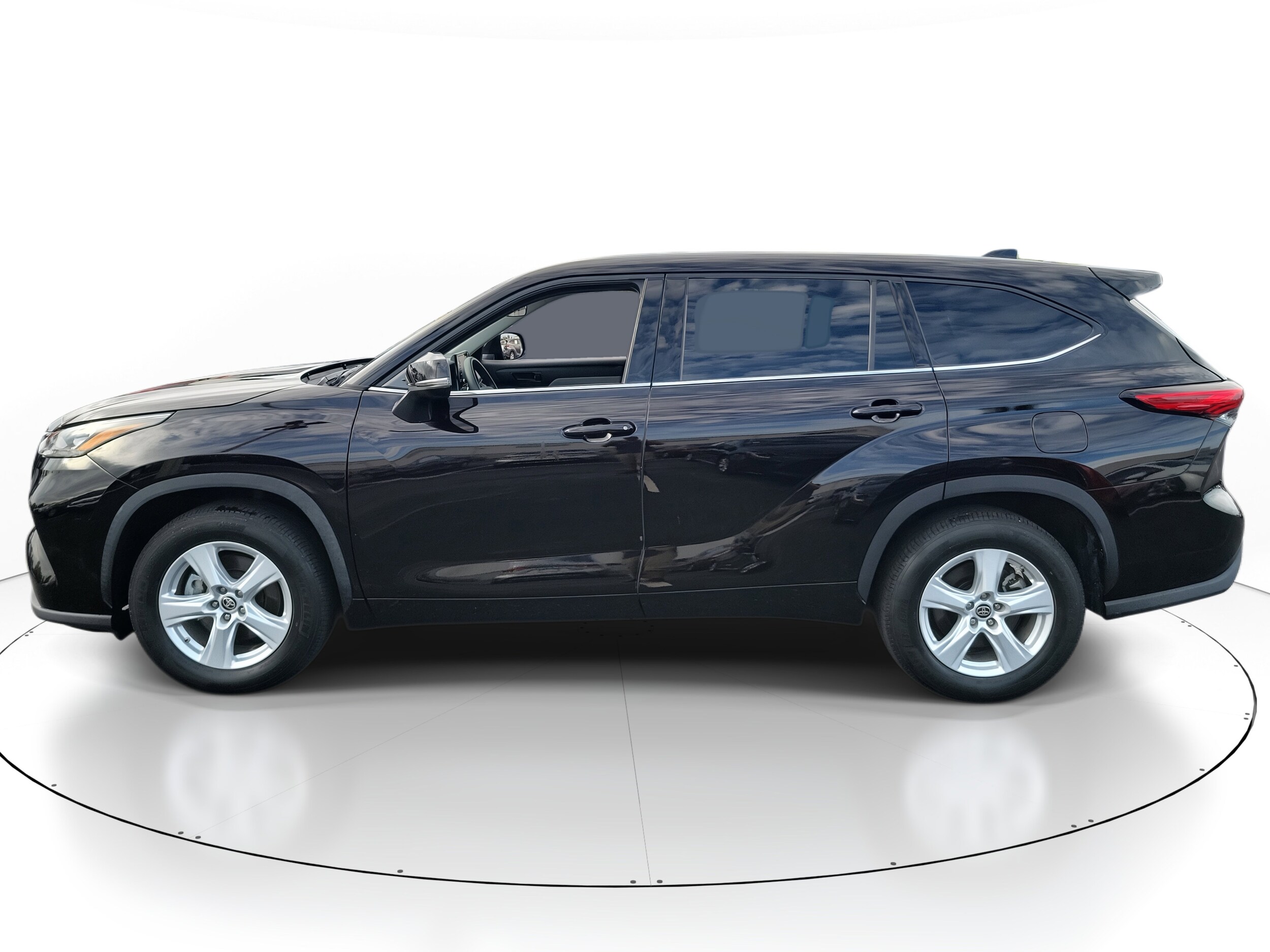 2020 Toyota Highlander L photo 2