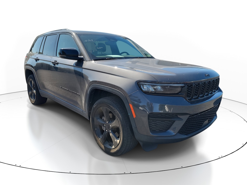 Used 2023 Jeep Grand Cherokee Laredo SUV