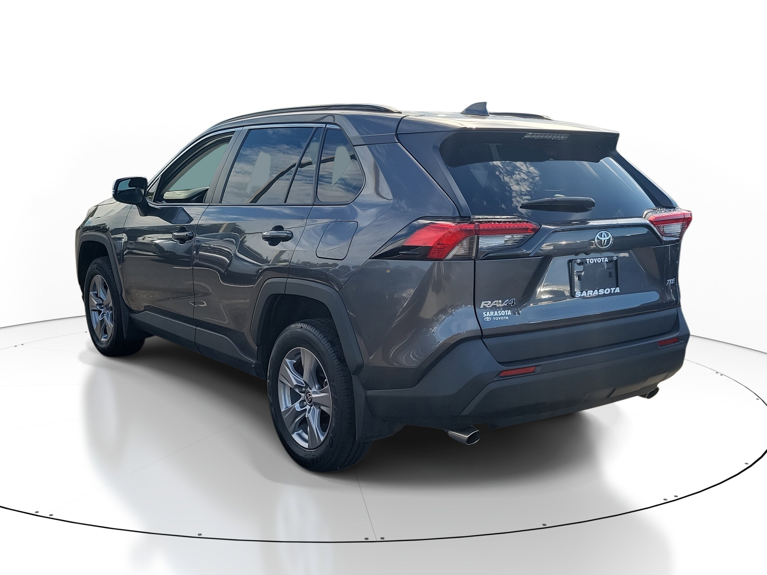 2024 Toyota RAV4 XLE photo 4