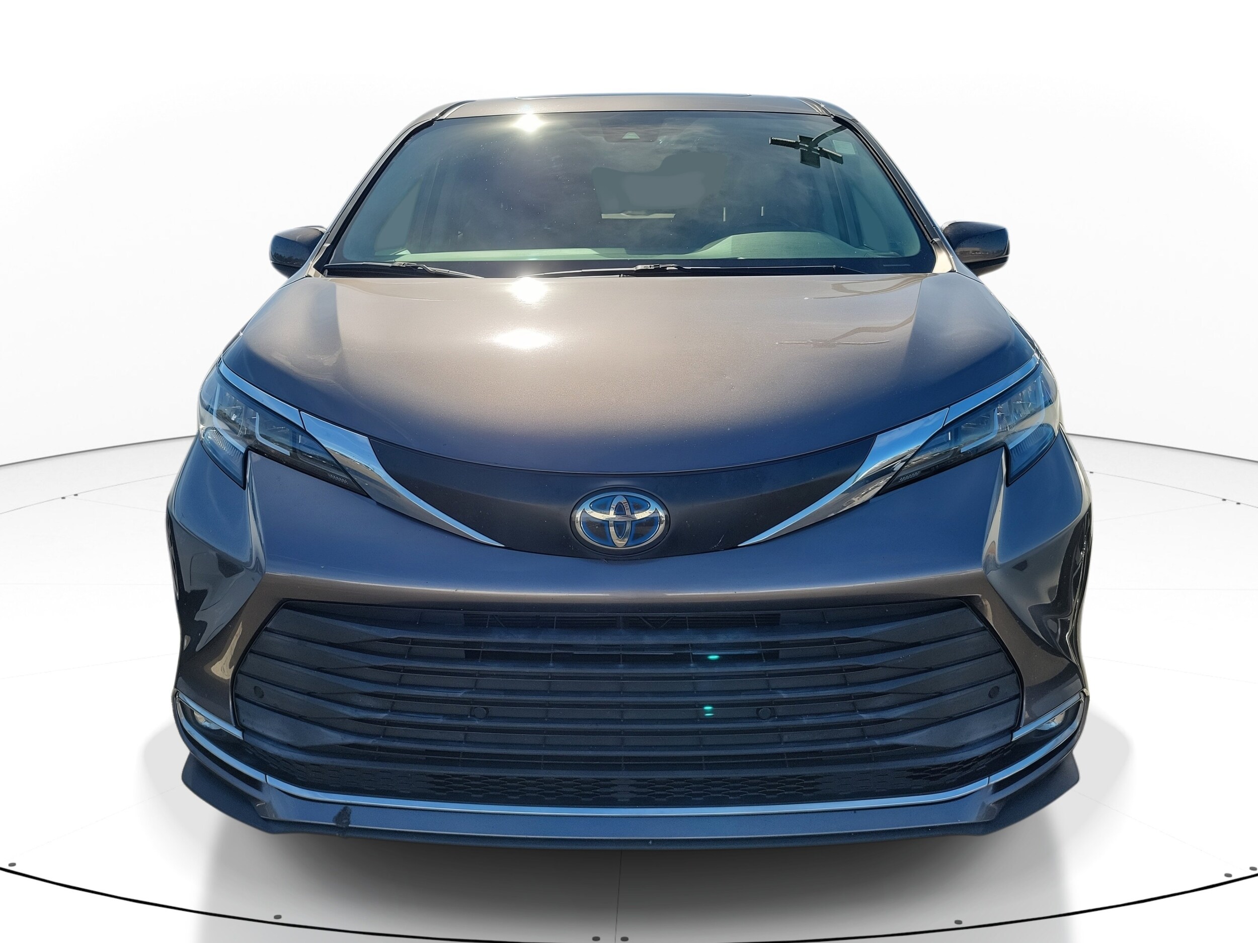 2021 Toyota Sienna XLE photo 2