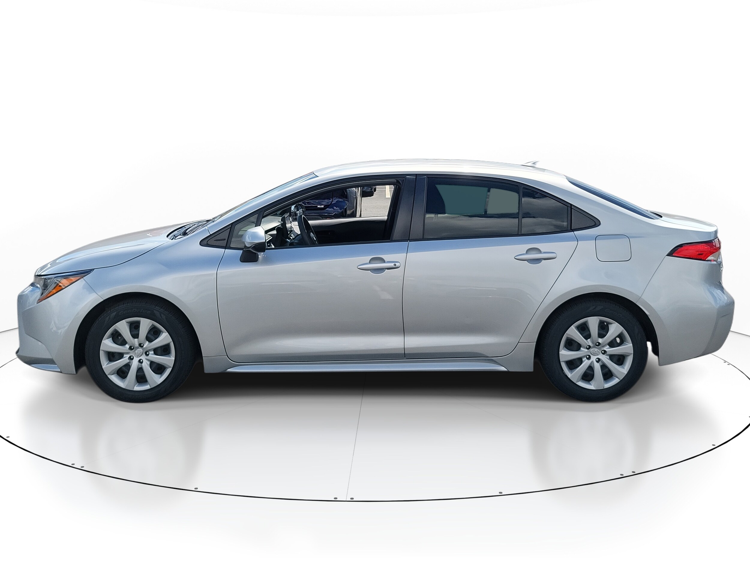 2022 Toyota Corolla LE photo 3