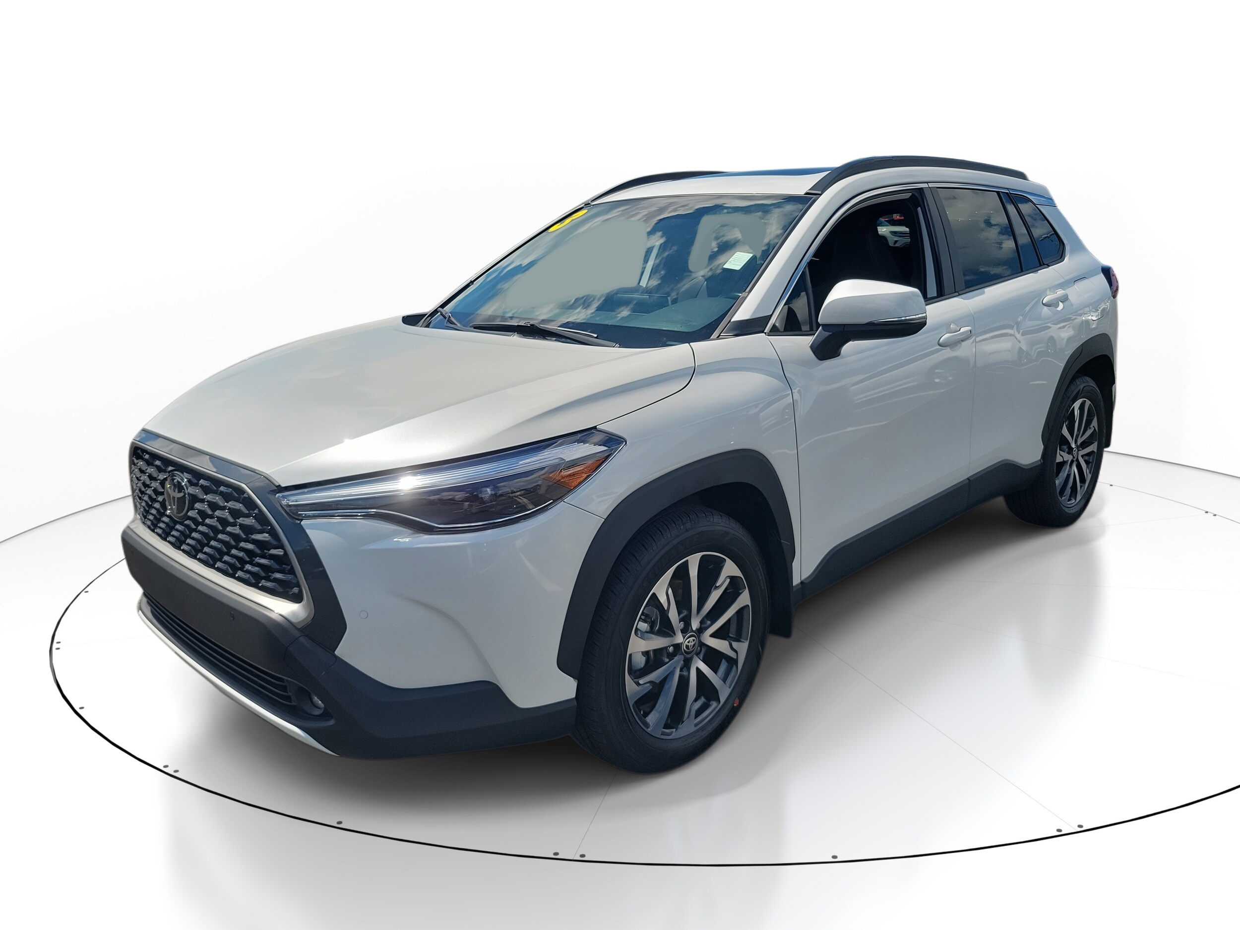 2023 Toyota Corolla Cross XLE photo 2