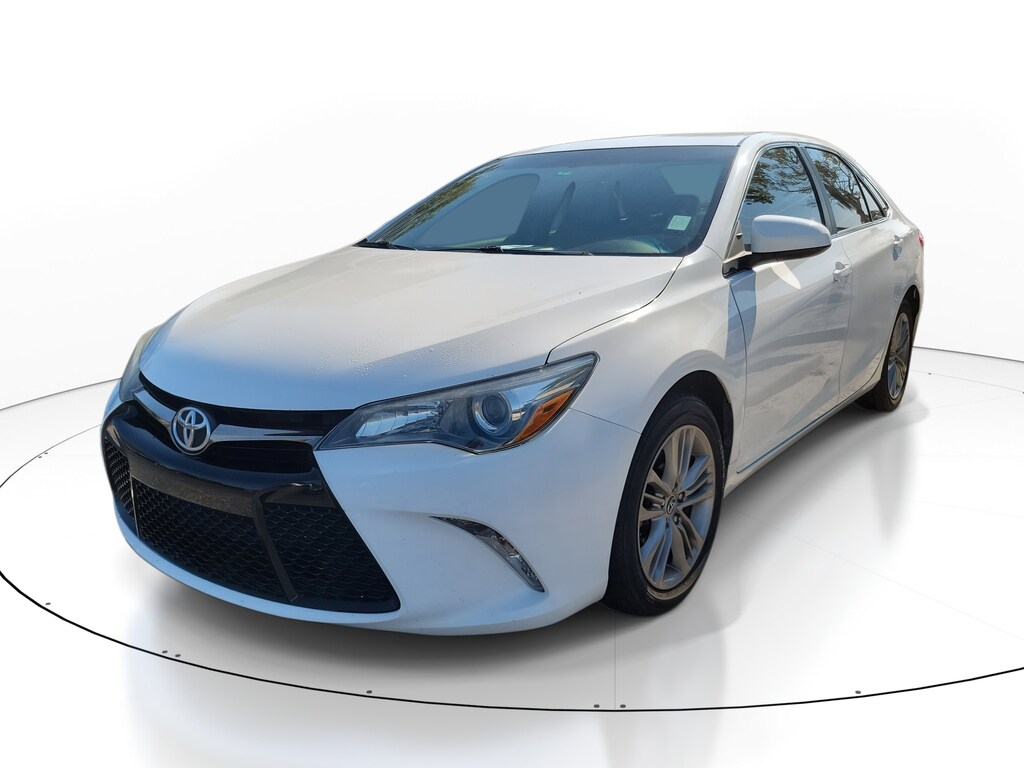 Used 2016 Toyota Camry SE Sedan