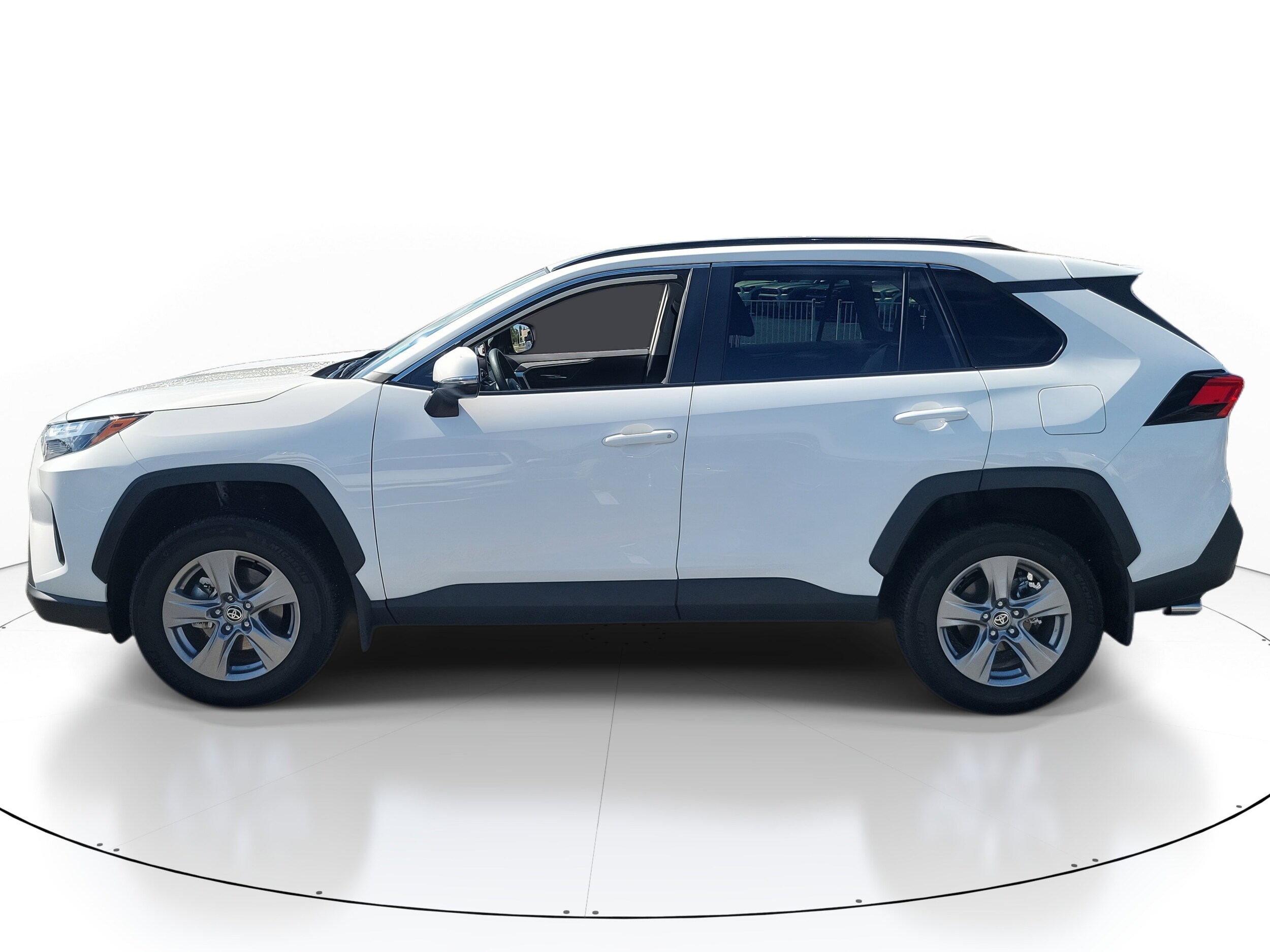 2024 Toyota RAV4 XLE photo 2