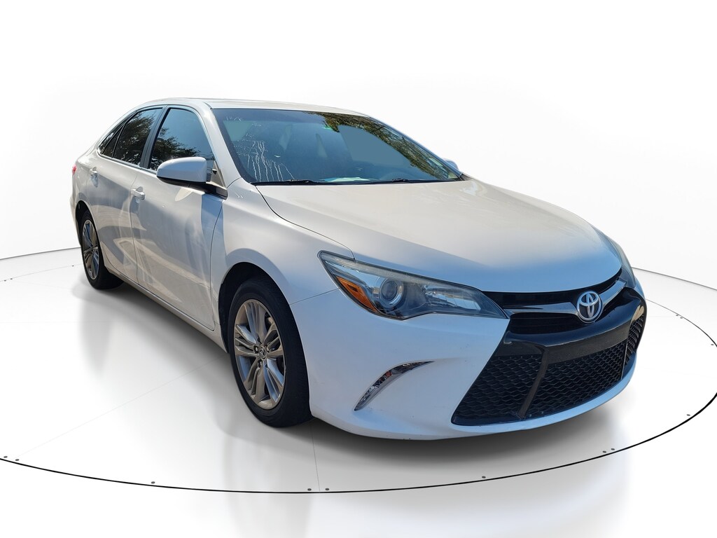 Used 2016 Toyota Camry SE Sedan