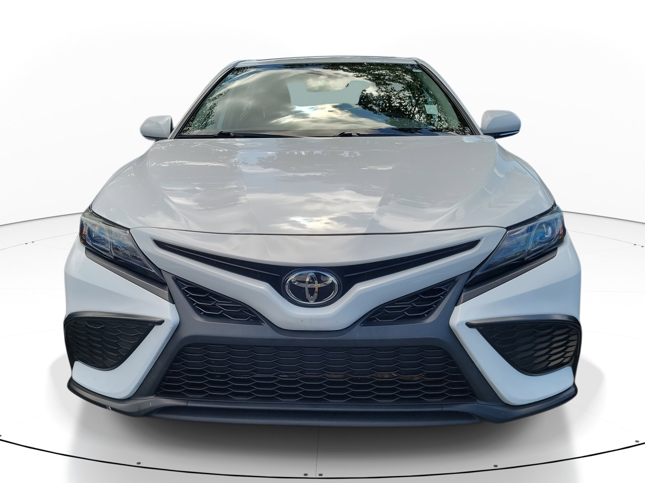 2022 Toyota Camry SE photo 2