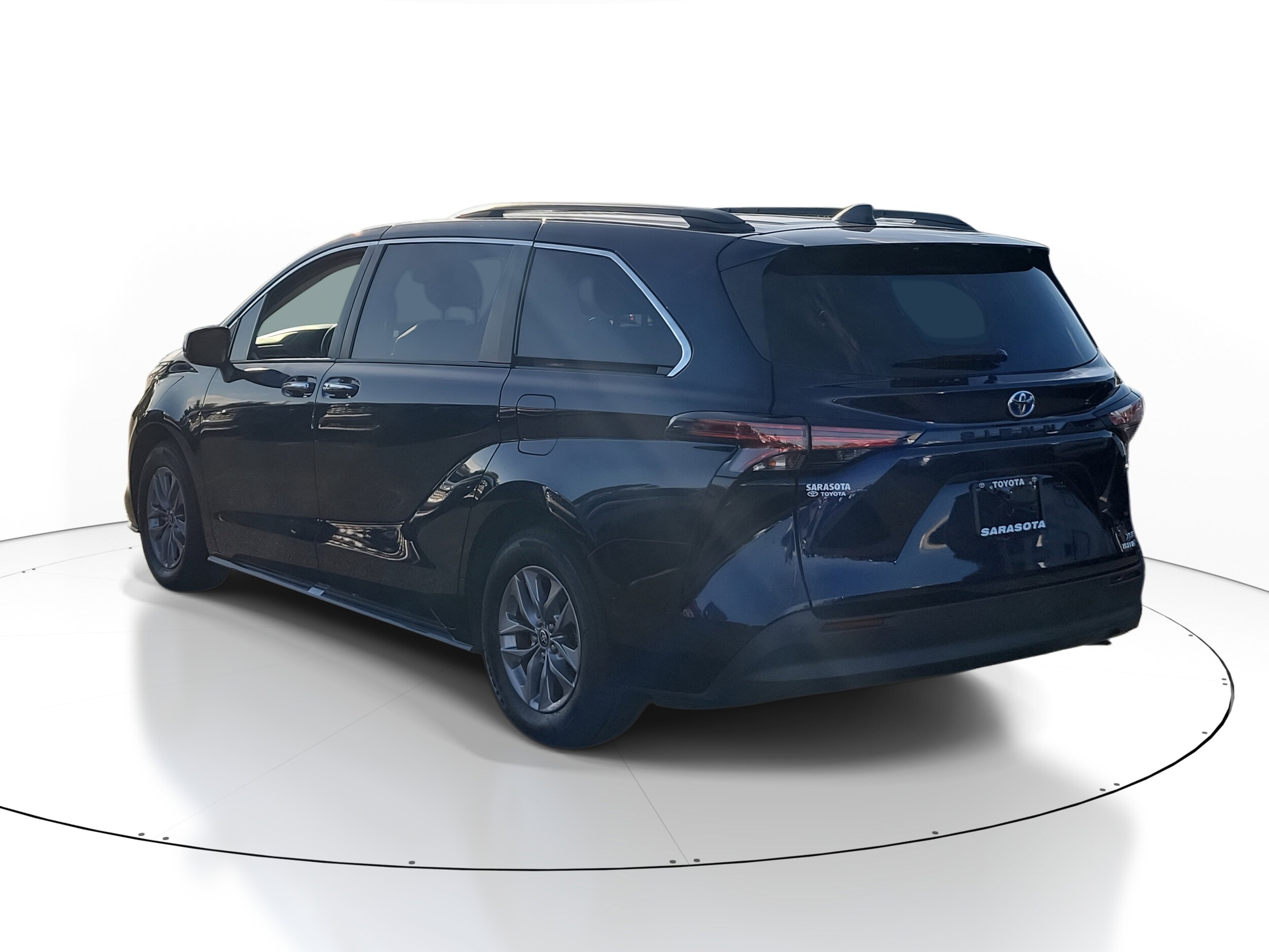 2022 Toyota Sienna XLE photo 4