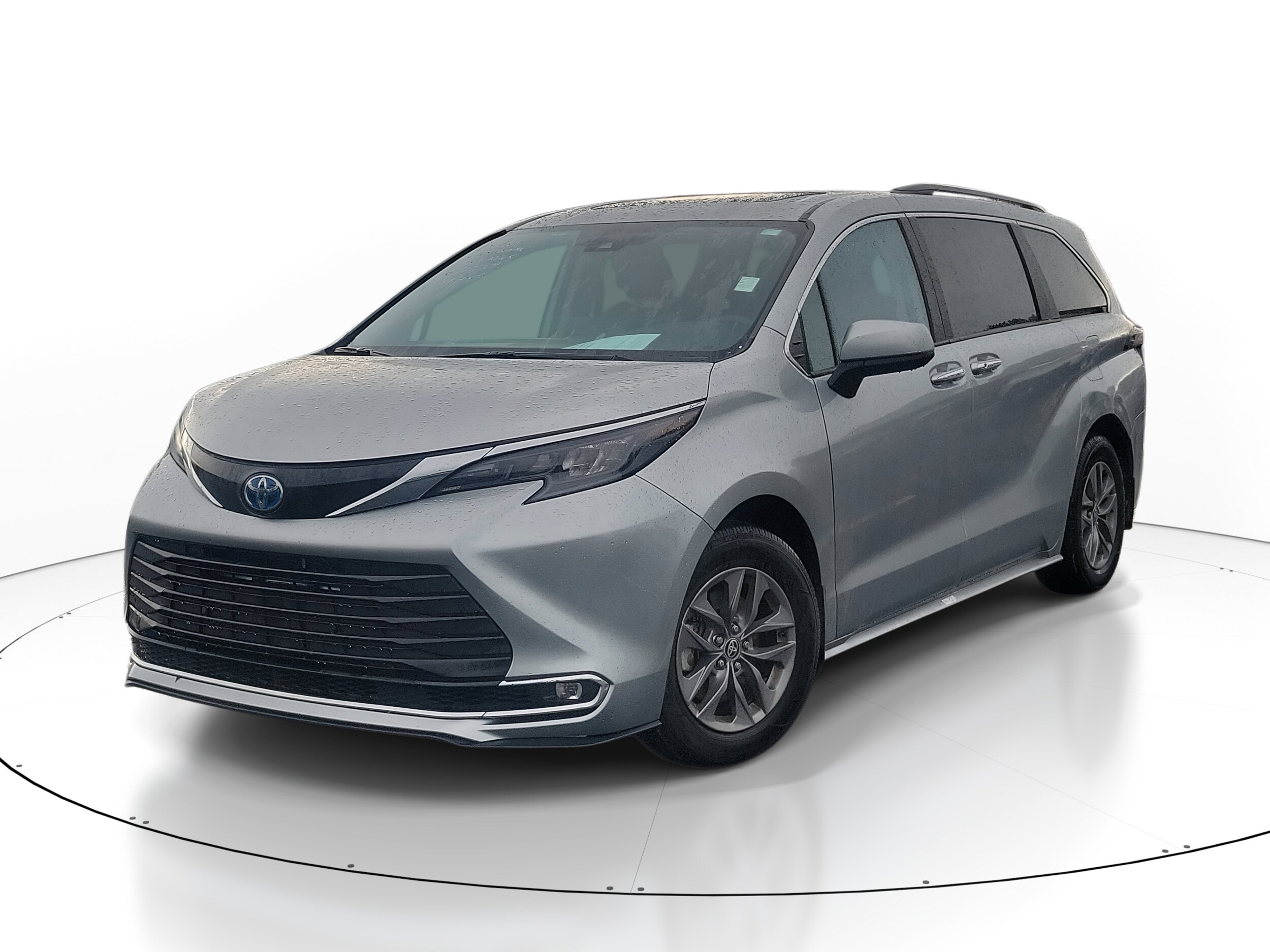 2024 Toyota Sienna XLE photo 2