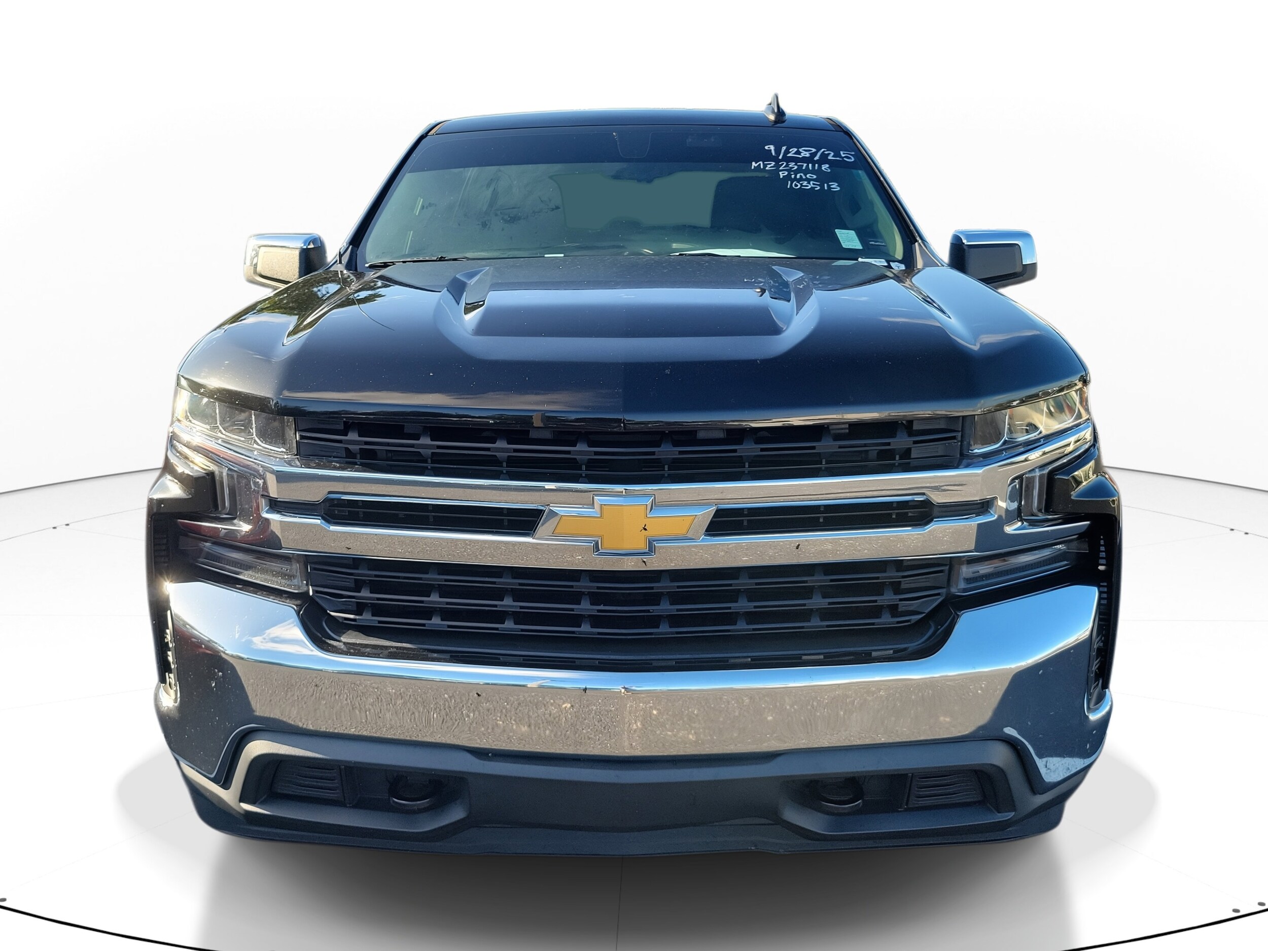 2021 Chevrolet Silverado 1500 LT photo 2