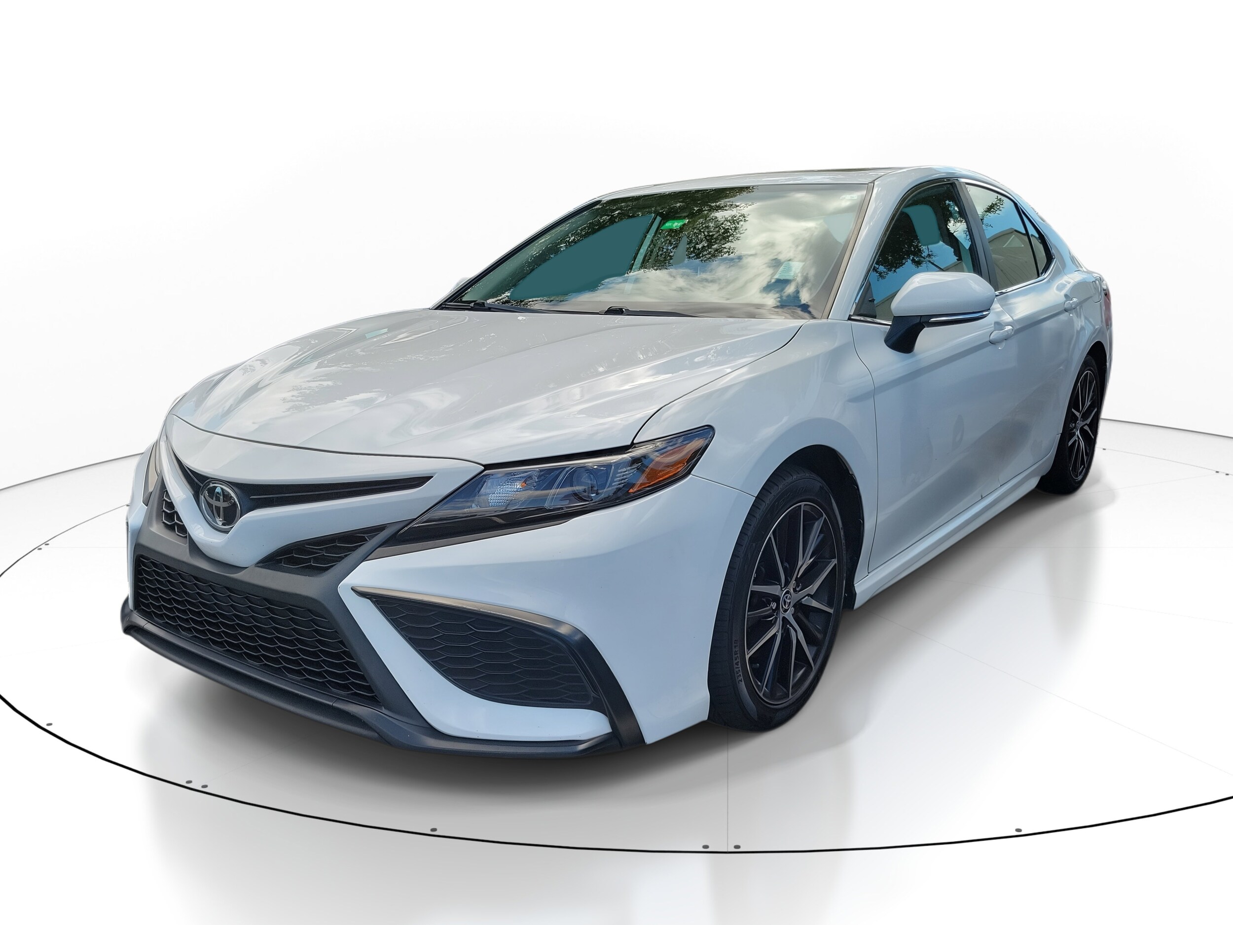 2022 Toyota Camry SE photo 3