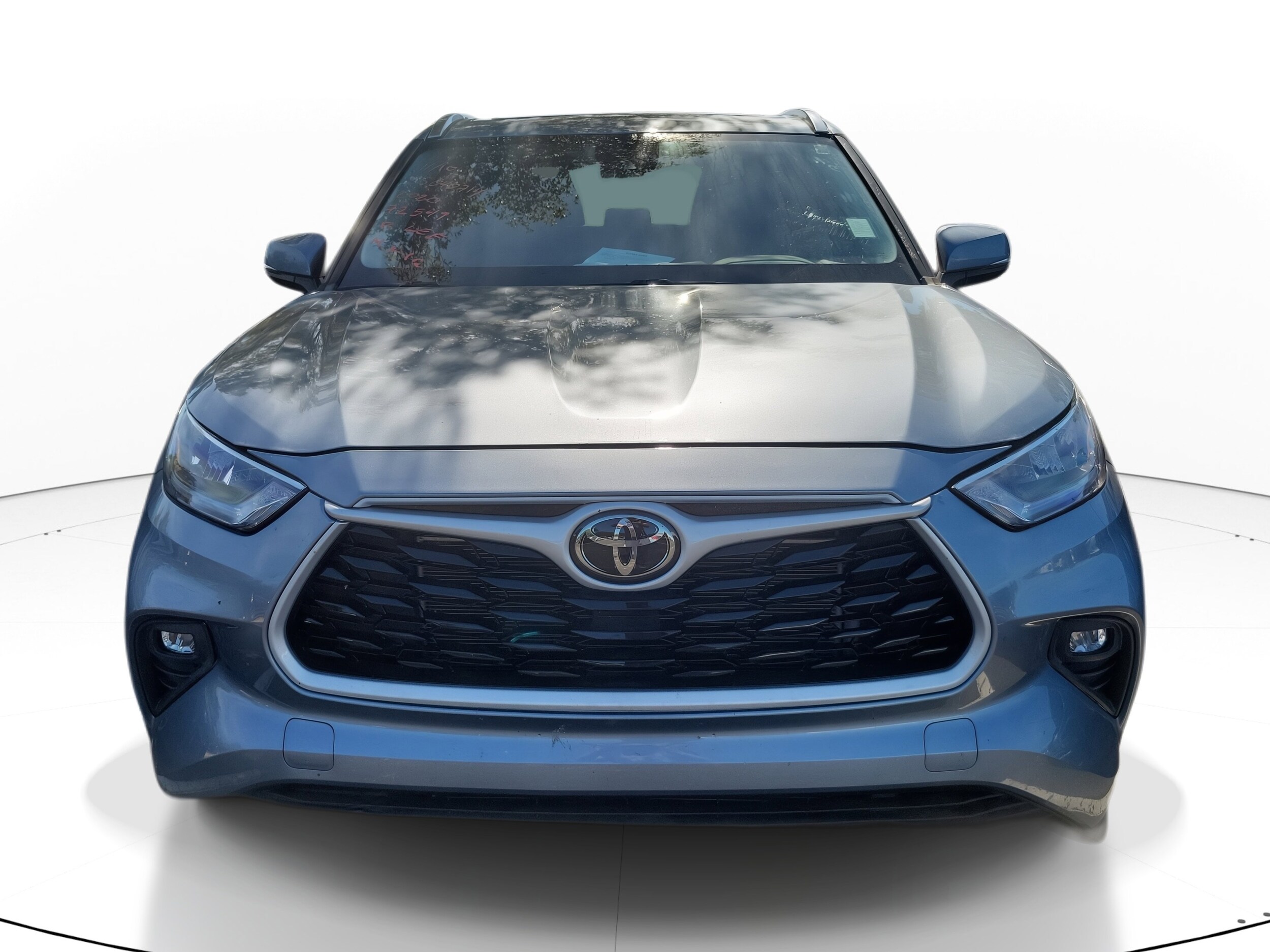 2020 Toyota Highlander XLE photo 2