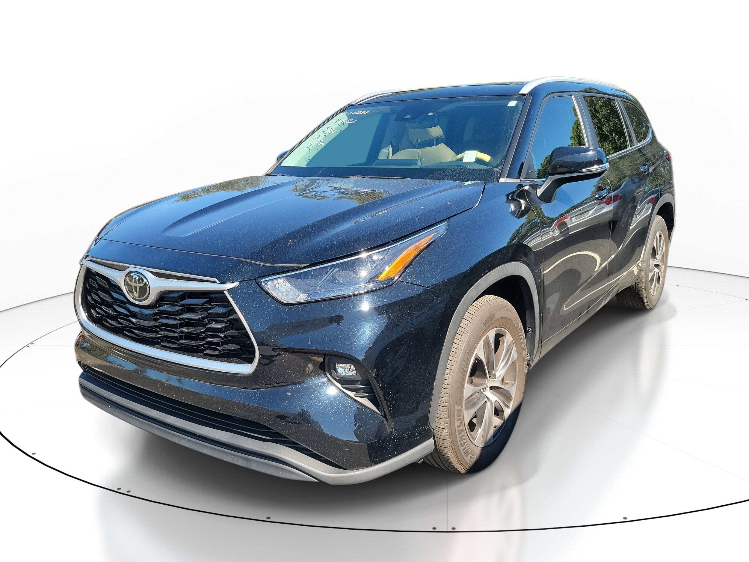 2023 Toyota Highlander XLE photo 3