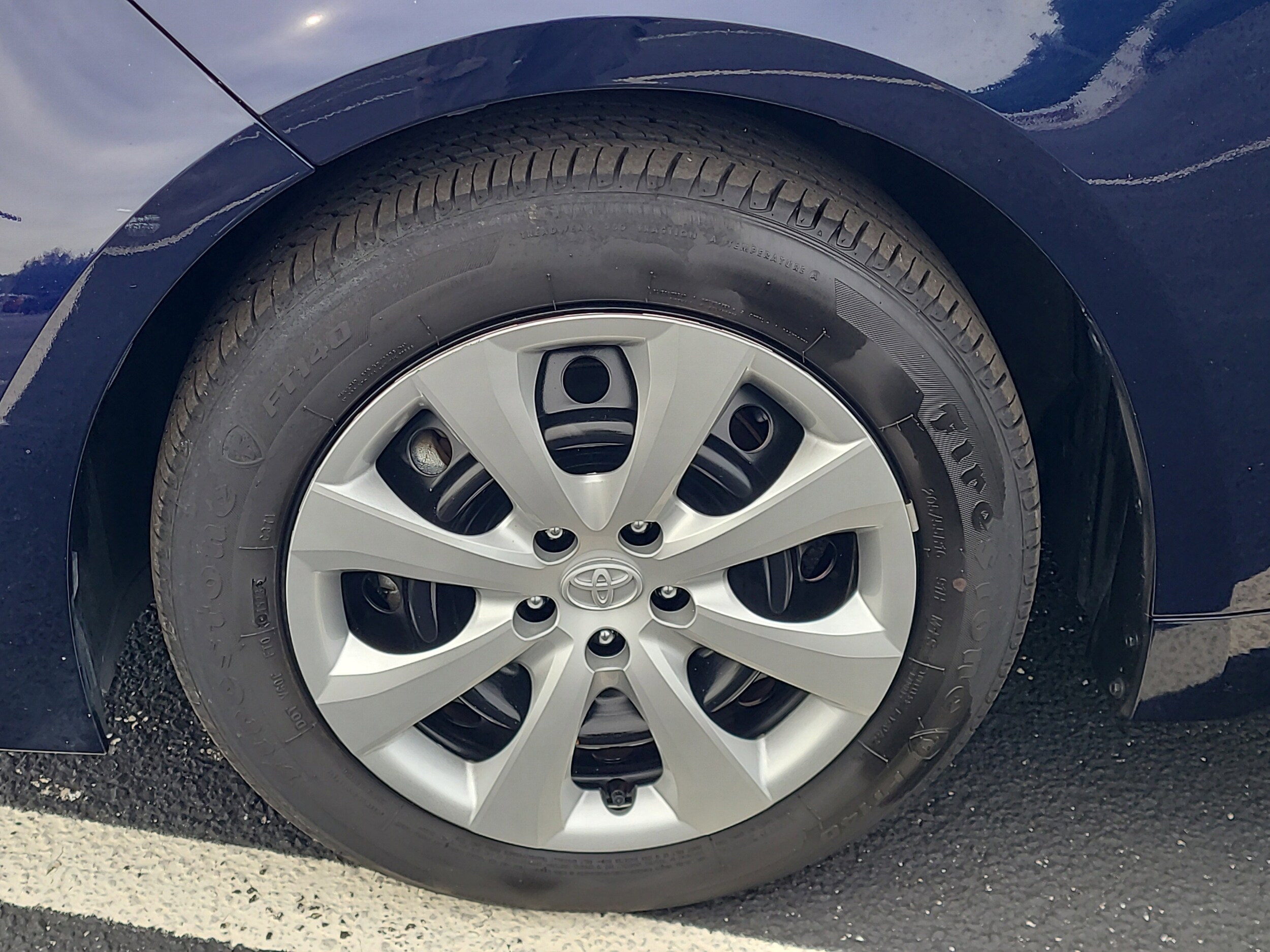 2024 Toyota Corolla LE photo 3