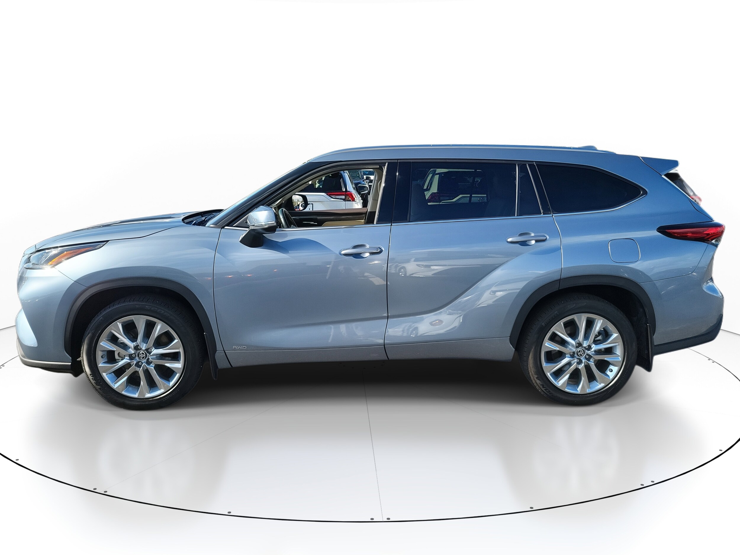 2022 Toyota Highlander Hybrid Limited photo 3