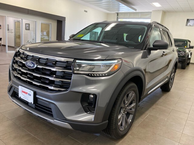2025 Ford Explorer photo 2