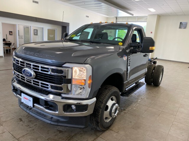 2024 Ford F-350 XLT photo 3