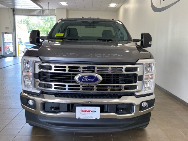 2025 Ford F-350 XLT photo 2