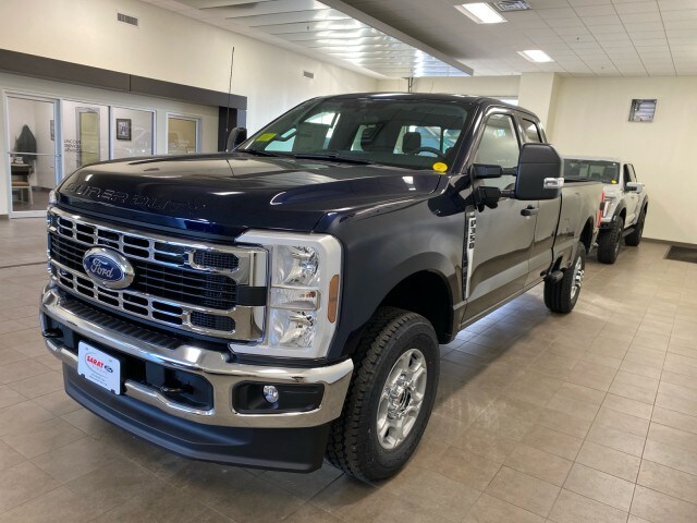 2025 Ford F-350 XLT photo 3
