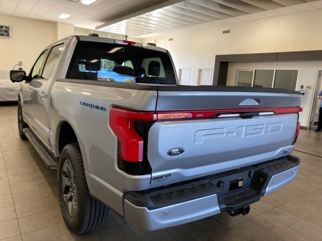 2023 Ford F-150 Lightning Lariat photo 3