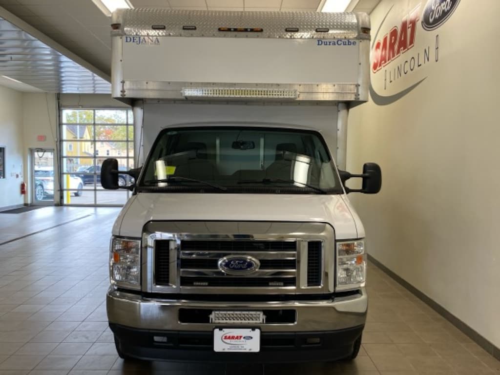 Used 2023 Ford E-Series Cutaway Chassis 176" WB Truck