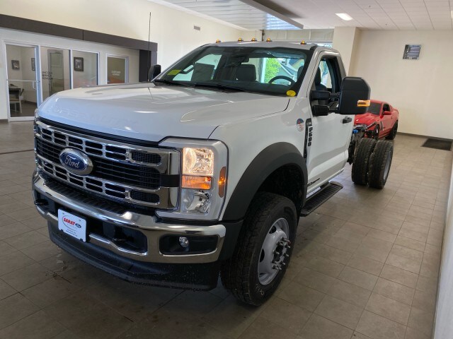 2024 Ford F-600 photo 3