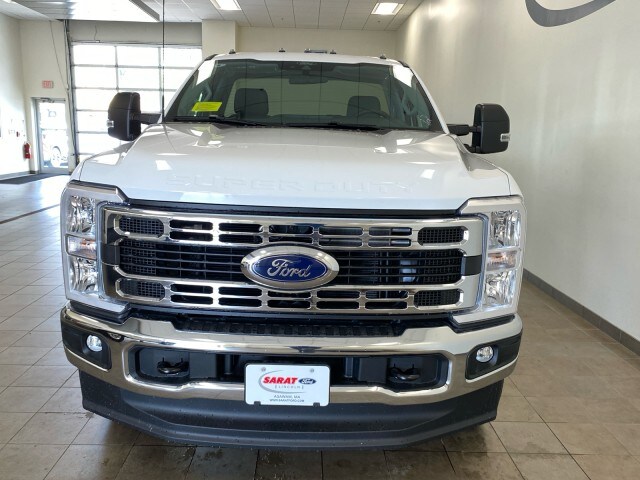 2025 Ford F-350 XLT photo 2