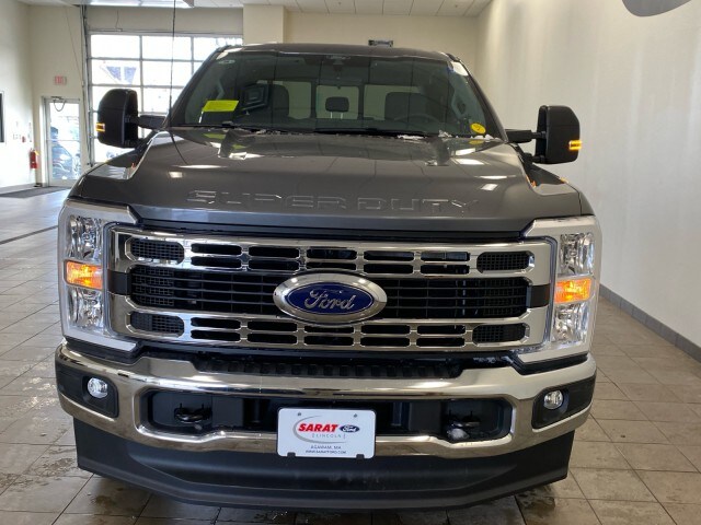 2025 Ford F-350 XLT photo 2