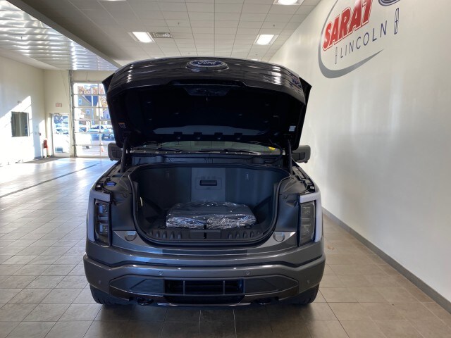 2023 Ford F-150 Lightning Platinum photo 3