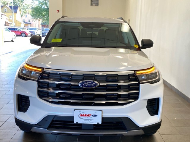 2025 Ford Explorer photo 2