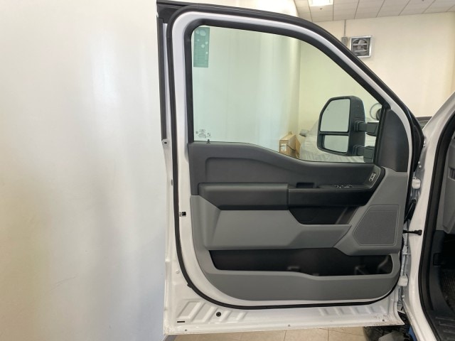 2025 Ford F-350 Super Duty Chassis Cab XL - Photo 11