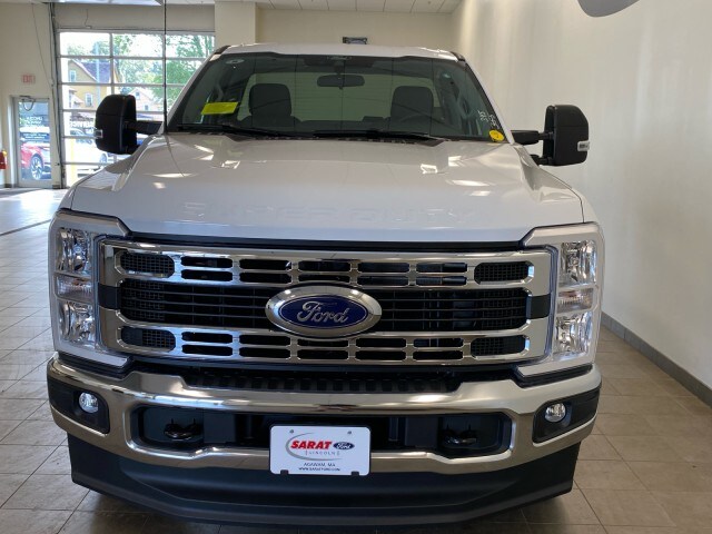 2025 Ford F-350 XLT photo 2