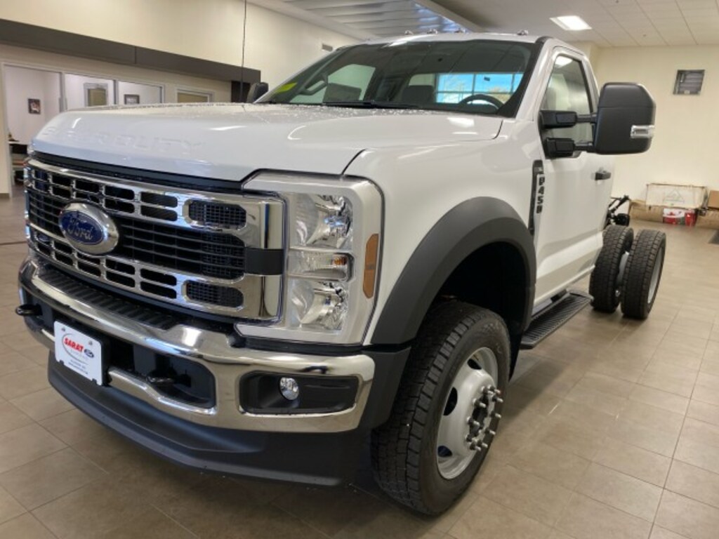 New 2026 Ford F-450 XL 4WD Reg Cab 145 WB 60 CA Pickup Truck